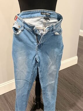 Fashion Nova womens Light Wash Slim Straight Jeans